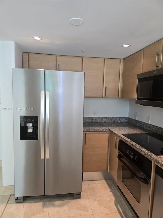 Building Photo - 2101 Brickell Ave