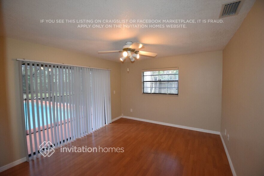 Building Photo - 204 W Ridgewood Ct