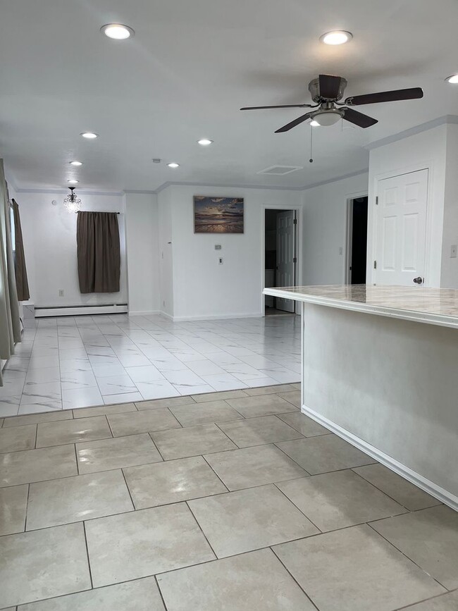 Building Photo - Large 4 bedroom home in Hamilton Acres - Mother in Law included