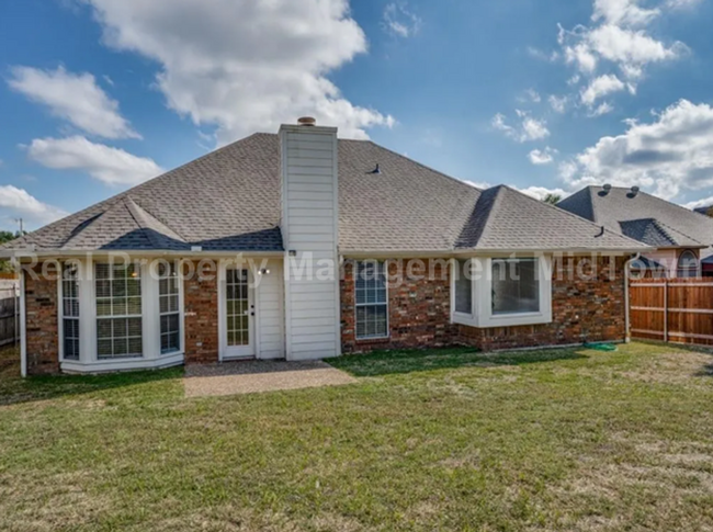 Building Photo - Charming Home in Established South Arlingt...