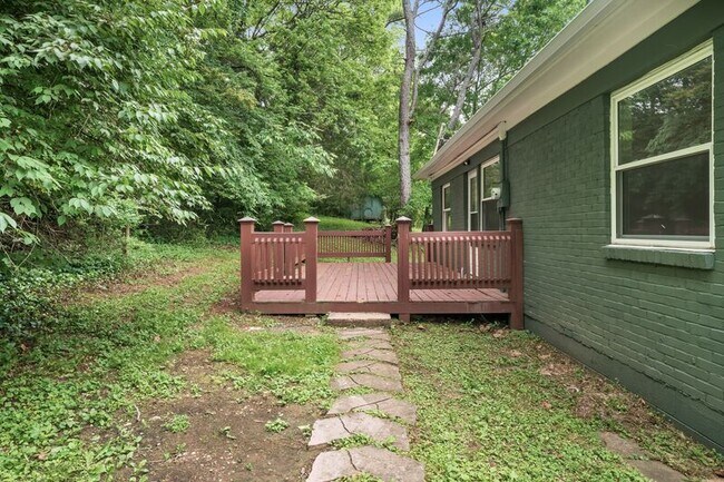 Building Photo - 102 Ridgecrest Dr