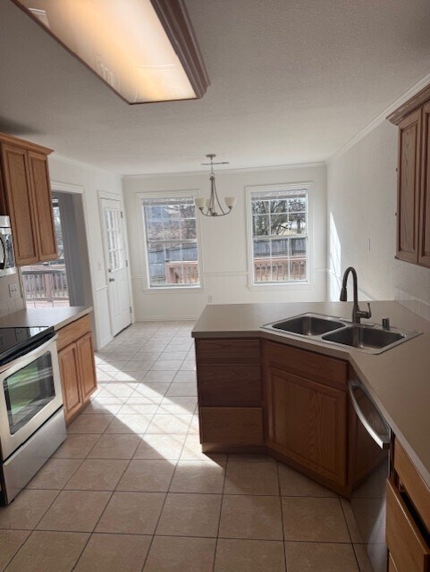 Building Photo - 5102 Roxbury Way