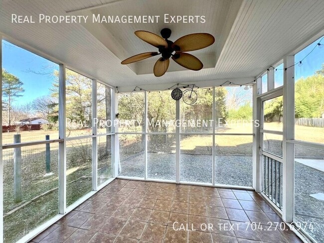 Building Photo - 9902 Redbud Tree Ct