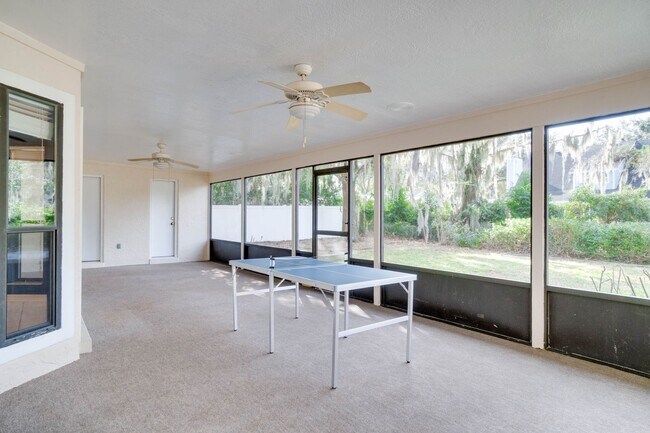 Building Photo - FOR RENT!!! STUNNING AND SPACIOUS SINGLE FAMILY HOME WITH LAKE VIEW...