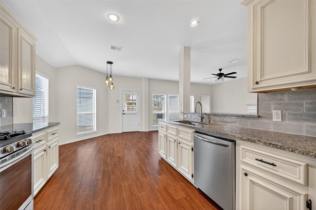 Building Photo - 4902 Lake Catherine Ct