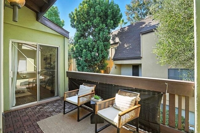 Building Photo - Beautifully Remodeled 2-Bedroom Condo in Mission Valley