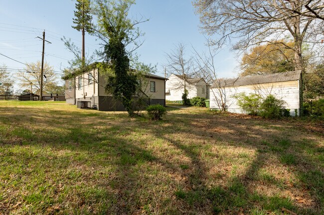 Building Photo - 1443 Venetian Dr SW