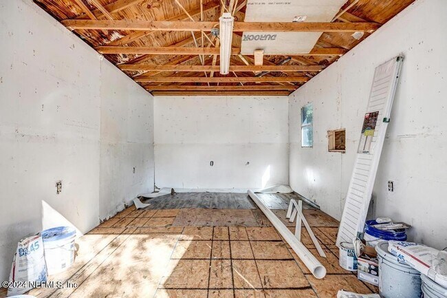 Building Photo - 5905 Diamond St