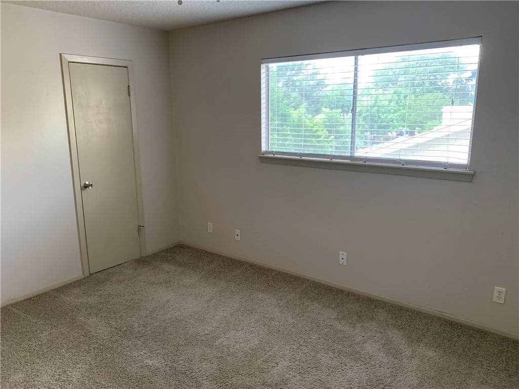 Building Photo - 7204 Creekside Dr