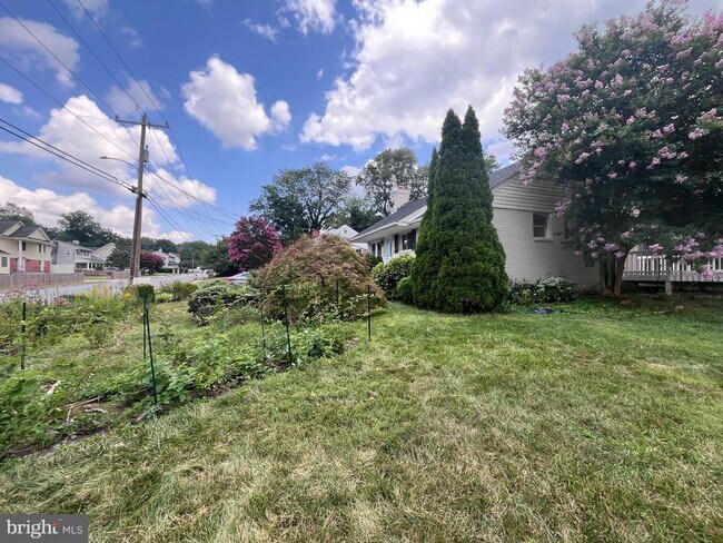 Building Photo - 7021 Hickory Hill Rd
