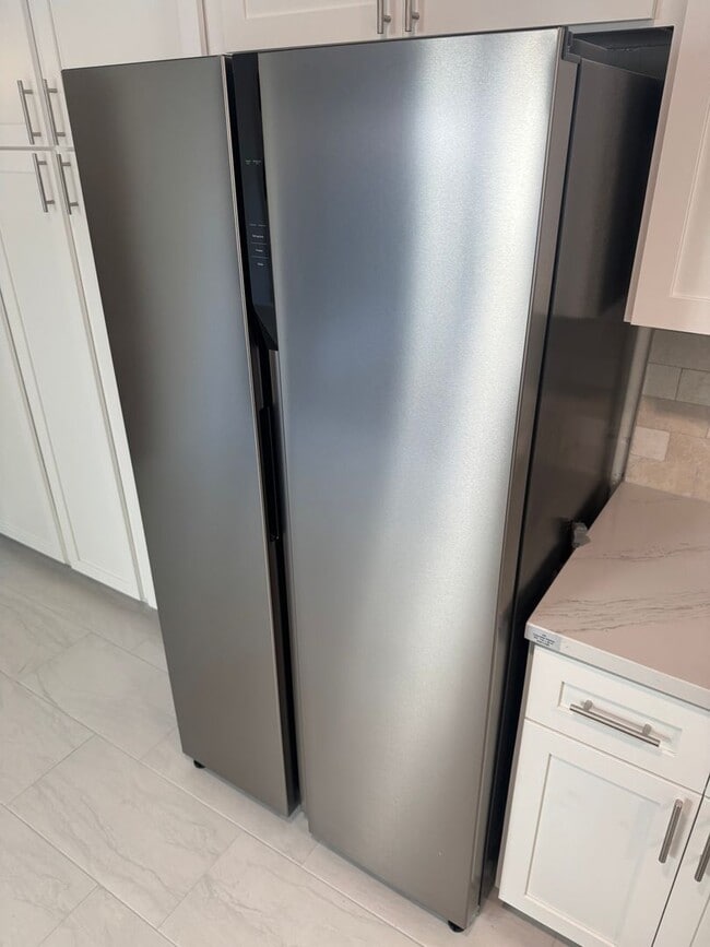 Building Photo - BEAUTIFUL 2 STORY CONDO IN THE CAMPUS COMMONS AREA!