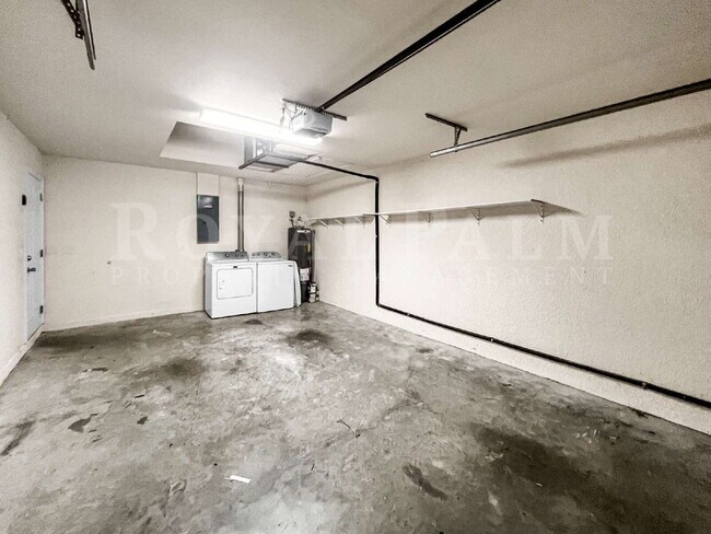 Building Photo - 3BR/2BA Cape Coral Rental - Washer... Dryer... Screened Lanai... This One Came Prepared