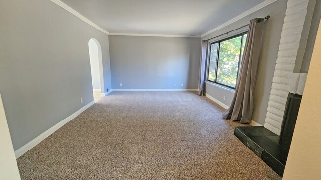 Building Photo - 422 Florin Rd