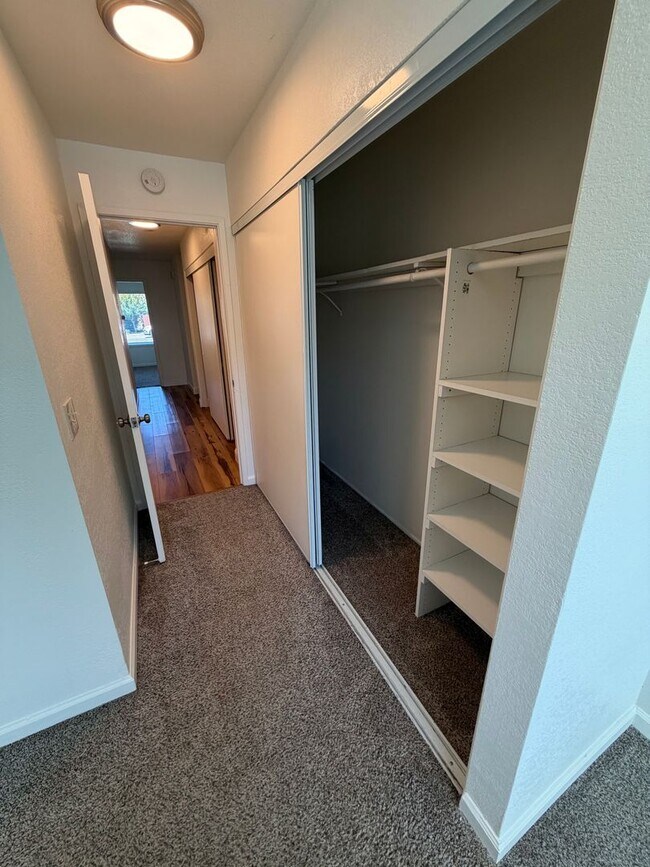 Building Photo - 4 Bed / 2 Bath | Rosemont Single Family Home Available