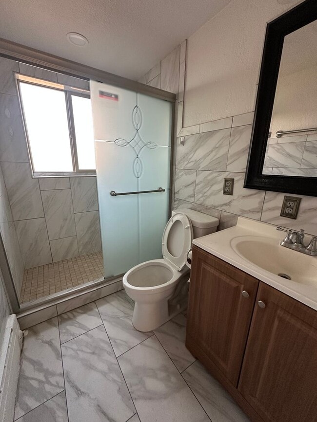 Building Photo - 4 bedroom 2 bathroom Sinlge Family House in metro Denver