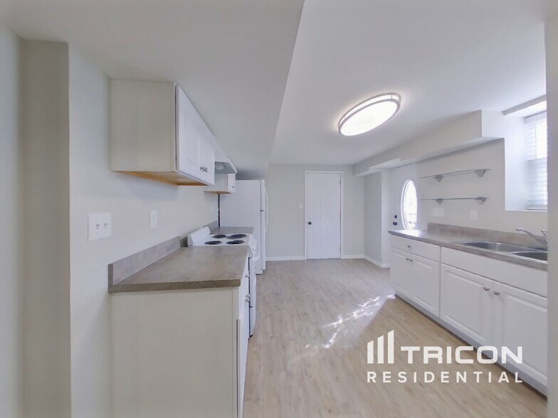 Building Photo - 421 Alta Loma Rd