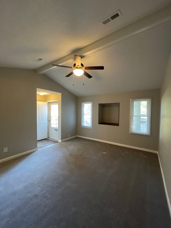 Building Photo - Duplex For Rent