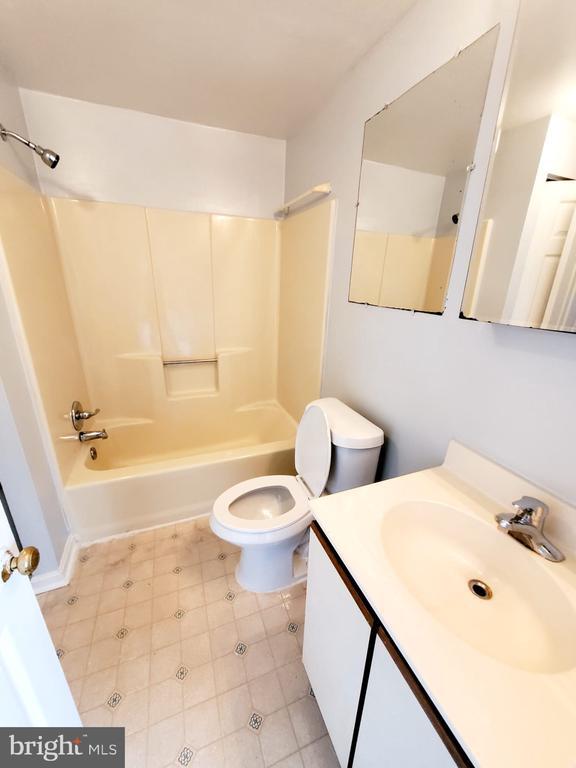 Building Photo - 16 Craftsman Ct