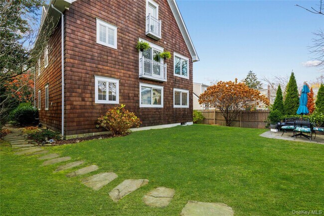 Building Photo - 2 Goldwin St