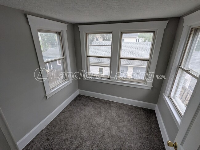 Building Photo - For Sale Land Contract - $129,900 EZ BUY P...