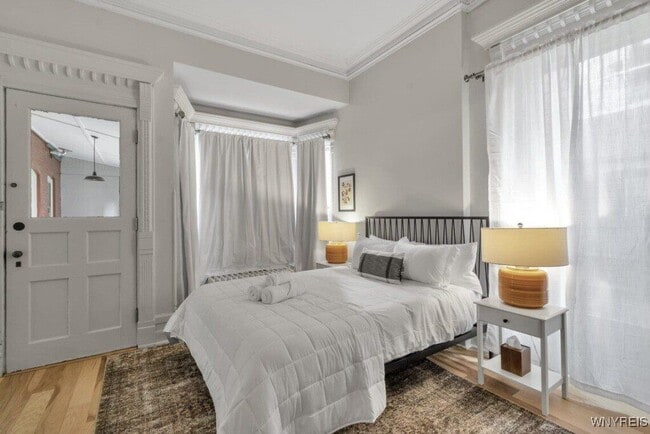 Building Photo - 617 Niagara St