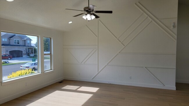 Building Photo - Large and Spacious Lehi Home