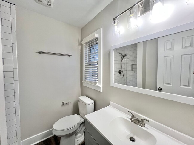 Building Photo - Newly Remodeled 2BD, 2BA Raleigh Condo in ...