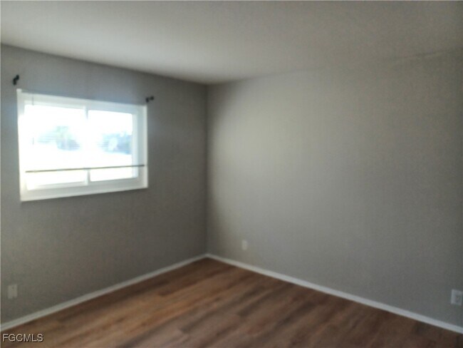 Building Photo - 937 SE 23rd Pl