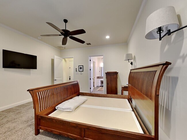 Building Photo - PRIVATE POOL PERFECT FOR A TEXAS SUMMER!
