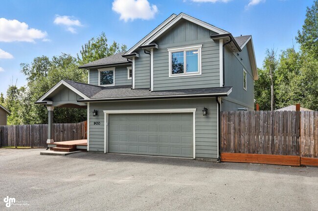 Building Photo - 4 Bedroom | 2.5 Bathroom | Garage - Conven...