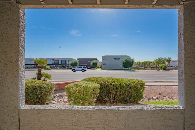 Building Photo - 8570 E McDowell Rd