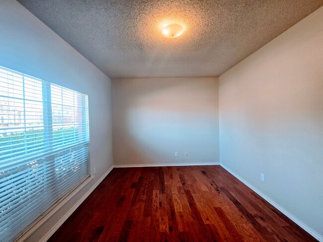 Building Photo - 214 Glen Ridge Dr