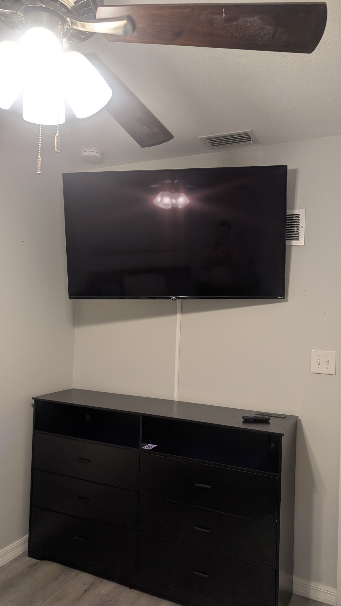 Building Photo - 2042 Harley Ave