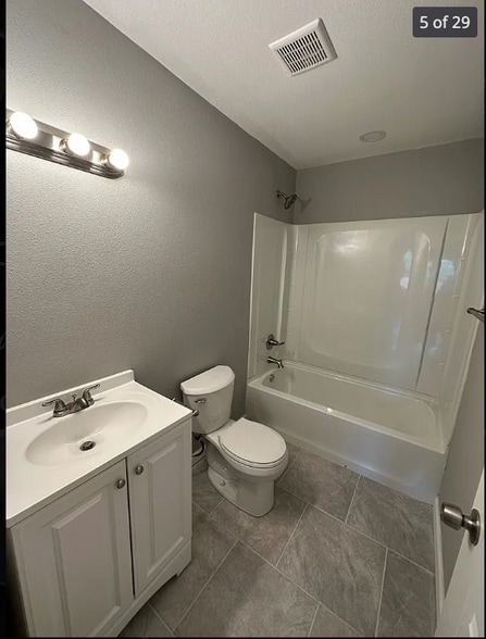 Building Photo - 1 N Van Buren St