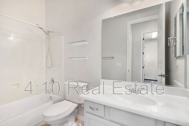 Building Photo - 4652 E Donato Dr