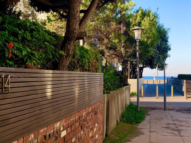 Primary Photo - 14 28th Ave