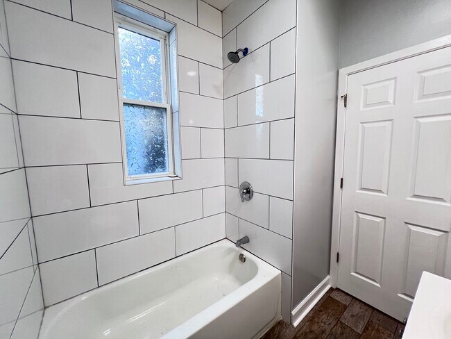 Building Photo - 6402 S Eberhart Ave
