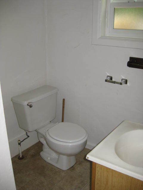 Building Photo - Cute 2 Bed 2 Bath!