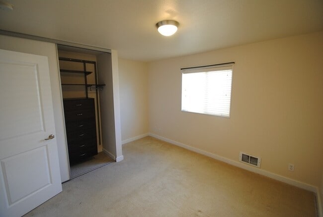 Building Photo - 39 Etruria St