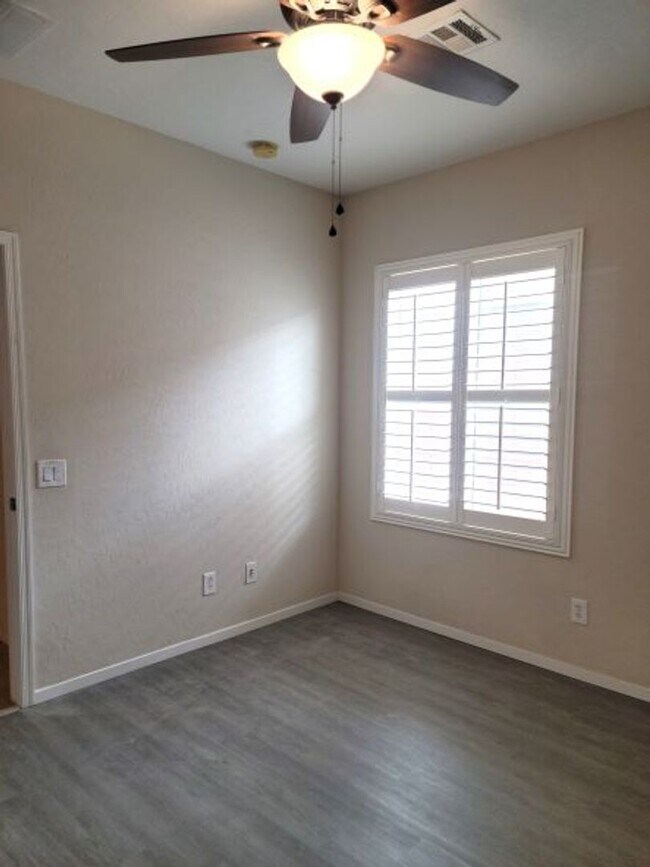 Building Photo - Single story with lots of tile in living a...