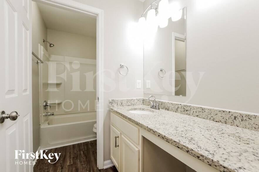Building Photo - 4018 Shadow Pines Cir