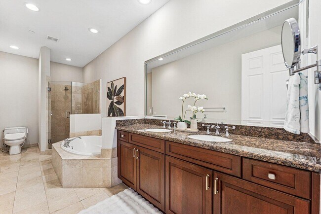 Building Photo - 813 Estancia Wy