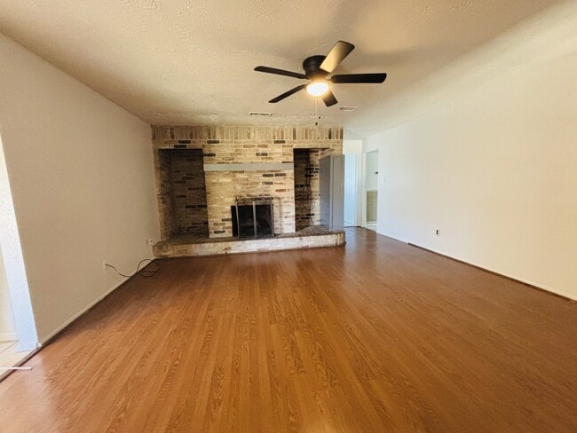 Building Photo - 9515 Water Park Ct