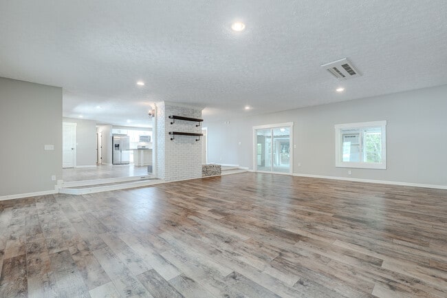 Building Photo - 343 Meadowview Dr