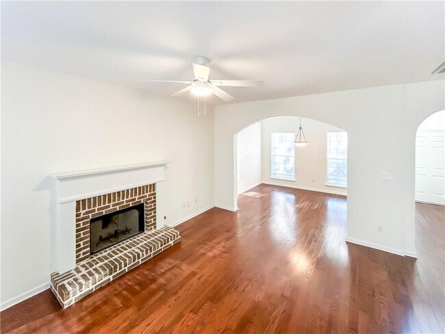 Building Photo - 2027 Oakbluff Way SW