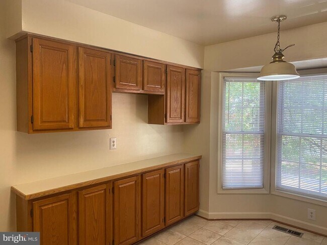 Building Photo - 5713 Wood Creek Ln
