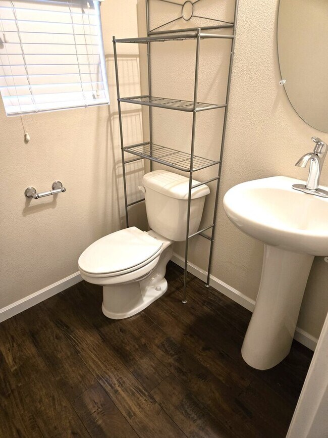 Building Photo - Excellent Location!  Like new built 2017 -...