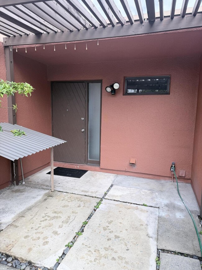 Building Photo - 10343 Greenhouse Rd