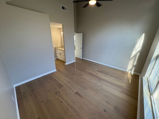 Building Photo - 5504 Knollcrest Ct