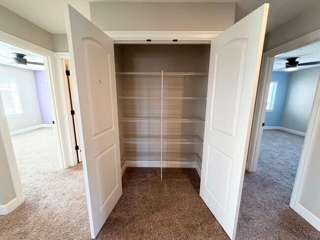 Building Photo - Beautiful 5 Bedroom with Den/Office and Large Bonus Room in Bethany Ridge!!!